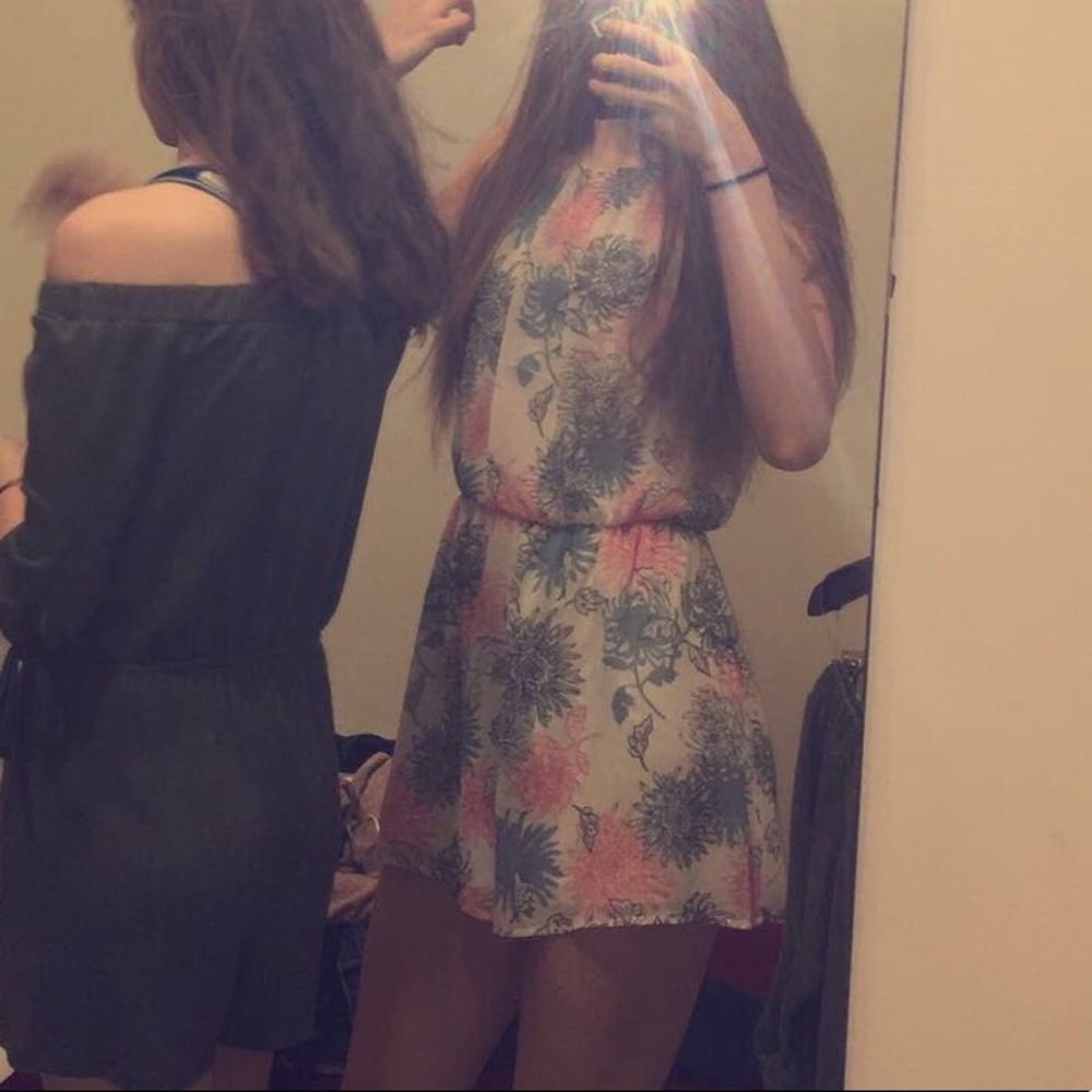 multi-colored romper - Picture 3 of 3